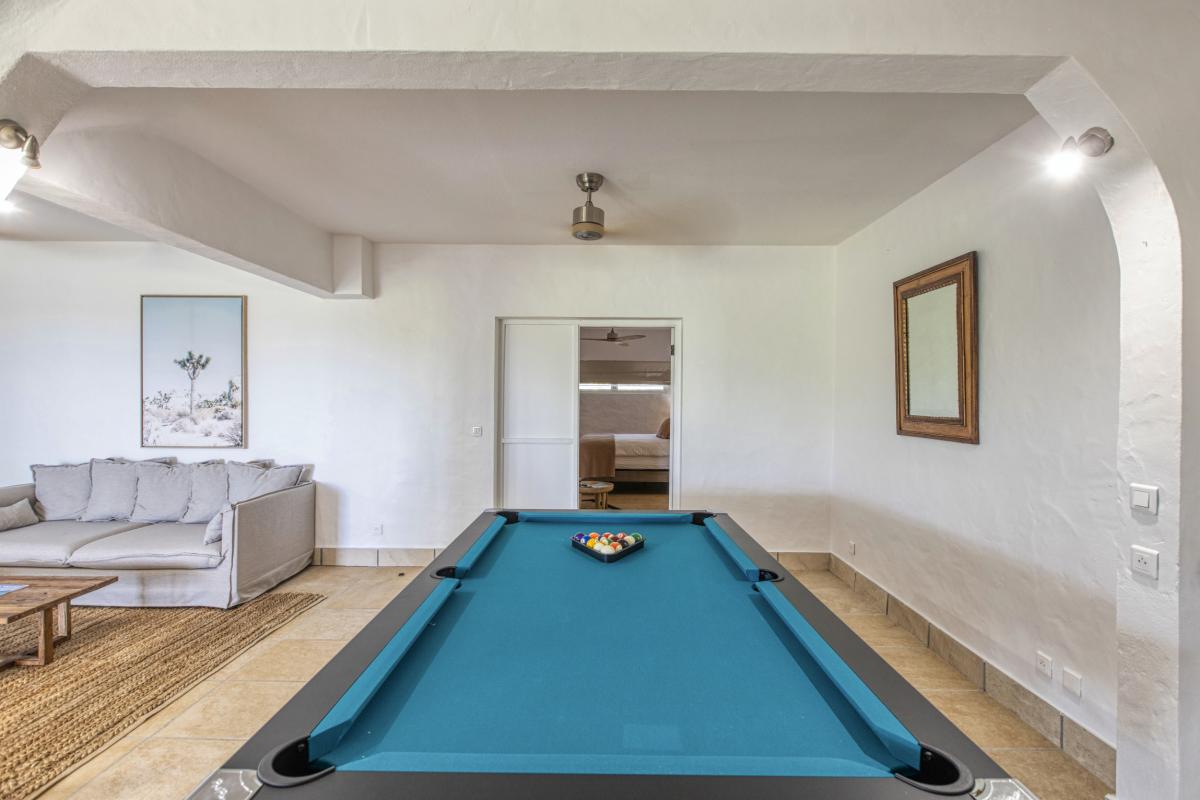 36 Location villa Terres Basses Saint Martin_billard chambre 5